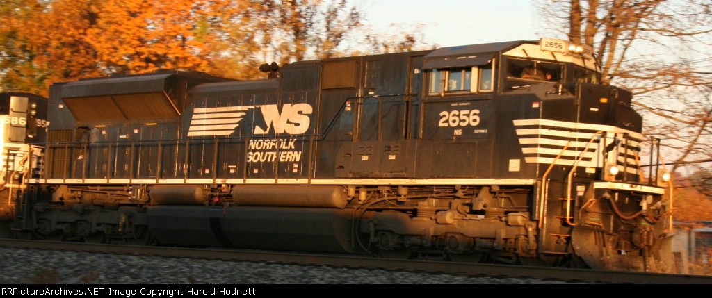 NS 2656 leads a train northbound at Aycock